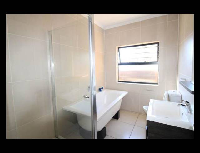 3 BEDROOM APARTMENT FOR SALE IN FOURWAYS